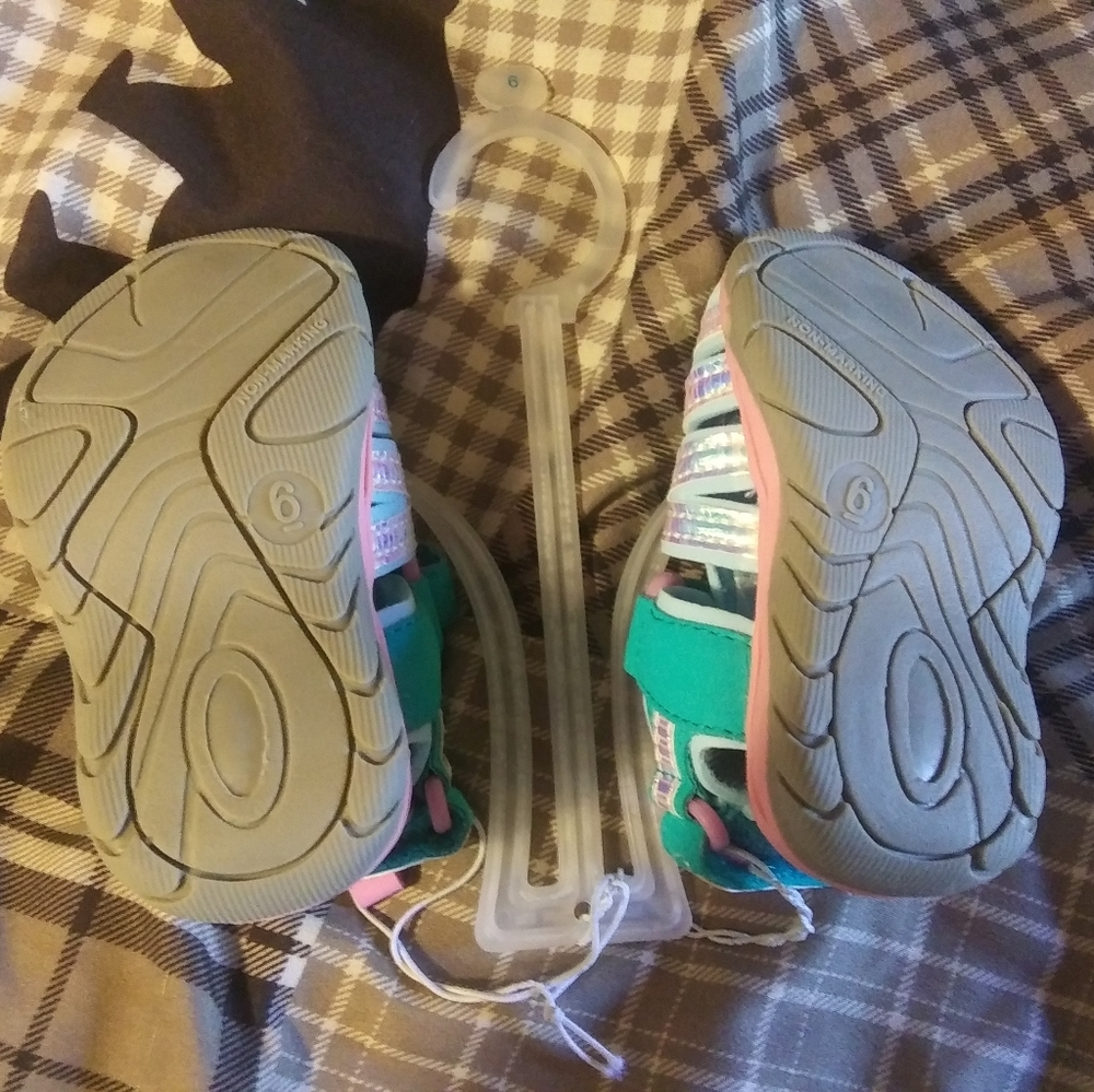 Girl toddler sandals size 6 nwt